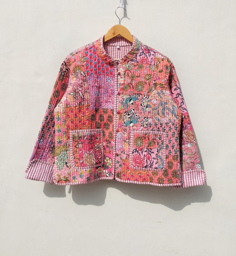 Veste en patchwork de coton nouveau style avec col Veste matelassée en coton, Veste pour femme, Veste réversible, Veste à longs patchs, Veste pour elle image 2