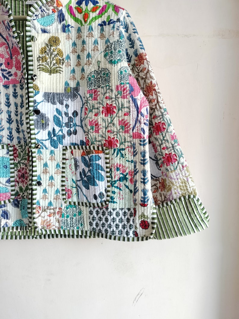 Indische Handgemachte Patchwork-Arbeit Vintage Steppjacke Mäntel, neuer Stil, Boho, Baumwolljacke Kurz, weißes Blatt, schwarze Streifenpaspelierung Bild 7