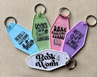 Lindo y peculiar llavero de libros / Etiqueta para llaves estilo motel con borla opcional / Regalo para amantes de los libros / Lindos accesorios para ratones de biblioteca
