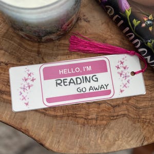 Hello I’m Reading go away Geschenk mit Namen für Buchliebhaber