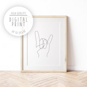 Op de afbeelding: Een zwart-witte lijntekening van een hand die de rock-and-roll handgebaar maakt. De tekening is ingelijst in een licht houten frame.