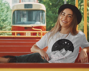 Explore More Tee, Unisex T-Shirt, Geschenk für sie, Geschenk für ihn, Beste Freundin Geschenk, Bestseller TShirt