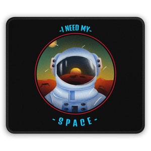 Astronaut on Mars, Astronaut Desk Mat, Desk Pad, Black Large Mouse Pad, Mouse Pad, Place Mat, Desk Pad, Large Desk Pad, Gaming Mouse Pad