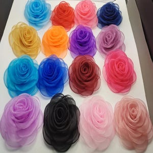 2 Stück große Organza 3D Rosenblüten: Handgemachte Hochzeits-Accessoires
