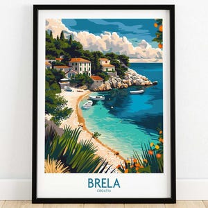 Może przedstawiać: Kolorowa ilustracja sceny nadmorskiej w Breli w Chorwacji. Obraz przedstawia małą plażę z turkusową wodą, łodzie i grupę domów osadzonych wśród zielonych drzew. Tekst "Brela, Chorwacja" jest wydrukowany na dole obrazu.
