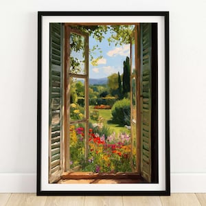 Op de afbeelding: Een ingelijste kunstdruk toont een tuinscène door een open raam. Het raamkozijn en de luiken zijn bruin en groen. De tuin is gevuld met kleurrijke bloemen, groene struiken en hoge bomen onder een blauwe lucht.