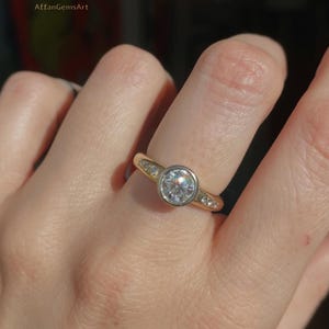 Ring med moissanit, minimalistisk guldsolitär, tunn stapelring, löftering