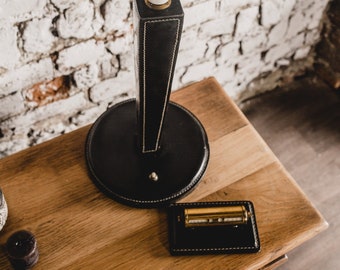 A table lamp and a perpetual calendar. Vintage of the 1960s. Genuine leather. Delvaux style. France - Belgium.