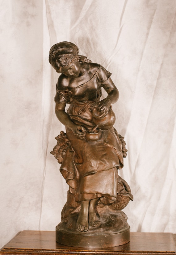 ど*す様 フランスの彫刻家マチュラン・モローによるブロンズ像「少女」 ど*す様 フランスの彫刻家マチュラン・モローによるブロンズ像「少女」 ど*