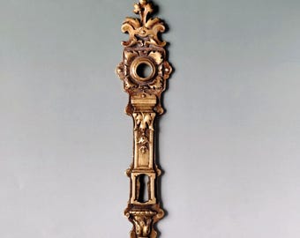 Targa per porta antica belga in bronzo di Staadts, placca per porta decorata in stile Luigi XV, ferramenta di Bruxelles del XIX secolo