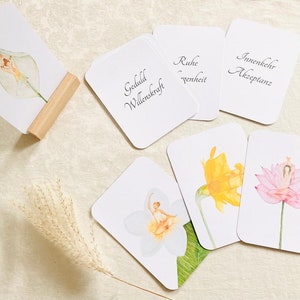 Zestaw kart "Yoga Flower Magic", karty jogi - nadruk z przodu i z tyłu - akwarela - asany - kobiety - kwiaty