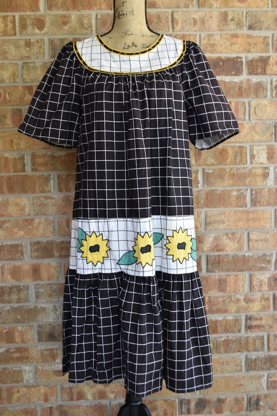Vintage women's sunflower dress
