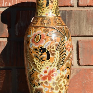 Vintage Hand Crafted Painted Chinese Vase Swan Flower
