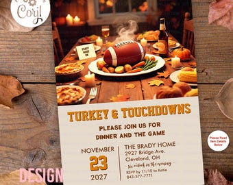 Könnte beinhalten: Einladung zum Thanksgiving-Essen mit Football und festlicher Szene. Die Einladung lautet "Turkey & Touchdowns" mit Datum, Uhrzeit und Ort. Das Design verwendet eine warme Farbpalette, die eine einladende Atmosphäre schafft.