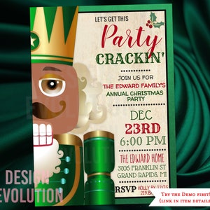 以下が含まれることがあります： 緑と金の帽子と赤と白の服を着たナッツクラッカーの漫画のイラストが描かれたクリスマスパーティーの招待状。招待状のテキストには「Let's get this Party Crackin'」と書いてあり、日付、時間、場所など、イベントの詳細が記載されています。