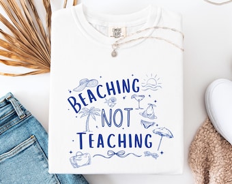 Zomervakantie Beaching Not Teaching Shirt, leraar zomershirt, T-shirt einde school, grappig shirt leraar, vakantie top leraar strand, flirt