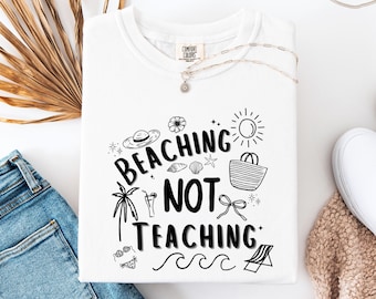 Zomervakantie Beaching Not Teaching Shirt, leraar zomershirt, T-shirt einde school, grappig shirt leraar, vakantie top leraar strand, flirt