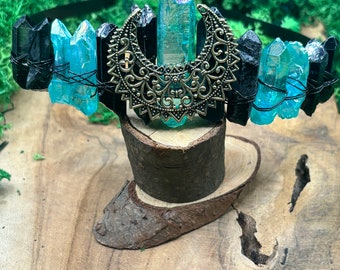 Turquoise black crown