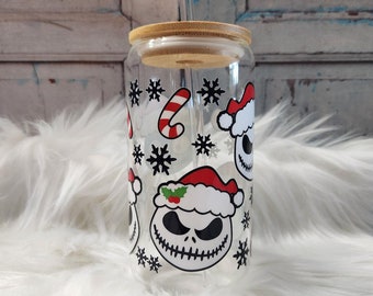 Lata de vidrio navideña Jack y Sally / Latas de vidrio de 16 oz con tapa y paja de vidrio / Taza de tarro de masón con tapa de bambú / Taza de vidrio de moda