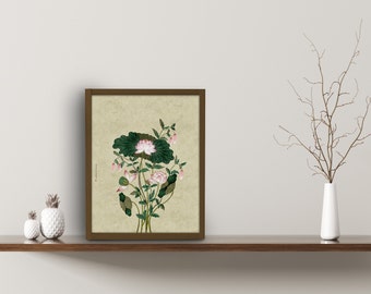 Può includere: Una stampa incorniciata di un dipinto ad acquerello di un fiore di loto rosa con foglie verdi su uno sfondo beige.