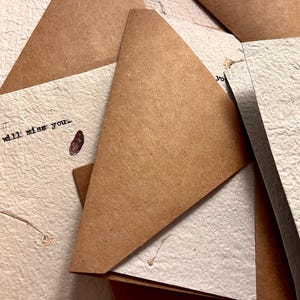 Cartes personnalisables en papier recyclé faites main avec coeurs en papier de graines à planter / Fleurs pressées / Respectueux de l'environnement / Cartes de 4 x 5 po. et enveloppes A2