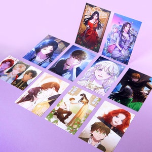 Może przedstawiać: Zestaw 10 ilustrowanych kart przedstawiających postacie z mangi lub anime. Karty są wydrukowane na białym kartonie i przedstawiają r&oacute;żne sceny i postacie.