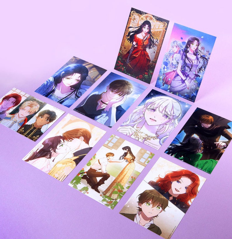 Może przedstawiać: Zestaw 10 ilustrowanych kart przedstawiających postacie z mangi lub anime. Karty są wydrukowane na białym kartonie i przedstawiają r&oacute;żne sceny i postacie.