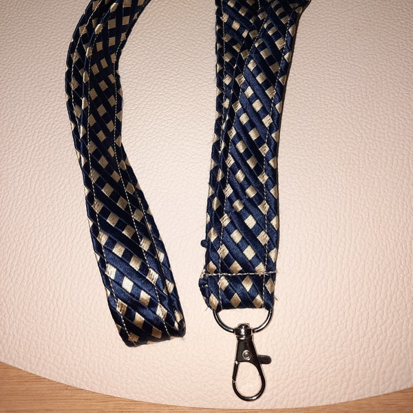 Cordon porte-clés en ancienne cravate recyclée, porte badge, porte clé collier