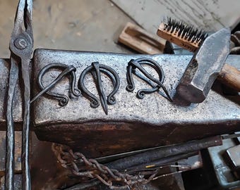 Handgesmede mantelspeld/broche