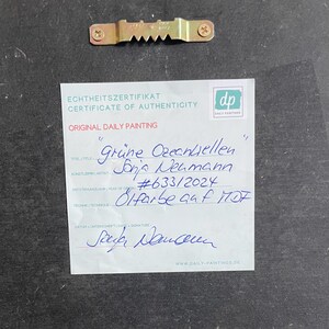 May include: Certificate of authenticity for an original daily painting titled "Gr&uuml;ne Ozechiellen" by artist Sonja Neumann. The certificate includes the painting's title, artist's name, creation date, and technique: "Olfarbe auf MDF".