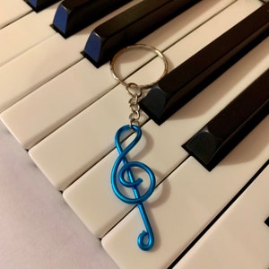 Brelok muzyczny, etykieta na torbę muzyczną, prezent dla nauczyciela muzyki, etykieta identyfikacyjna na futerał na instrument muzyczny, brelok, brelok z kluczem wiolinowym, prezent muzyczny