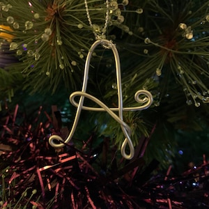 Décoration personnalisée pour sapin de Noël, Initiale, Lettre métallique à suspendre, Lettre décorative, Remplissage de bas de Noël, Boule de Noël, Décoration faite main