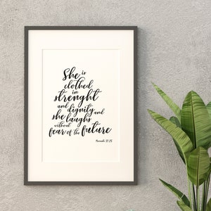 Ze is gekleed in kracht en waardigheid afdrukbaar, Spreuken 31 25 kunst aan de muur, Spreuken 31 print, Spreuken 31 download, Scripture wall art digitaal