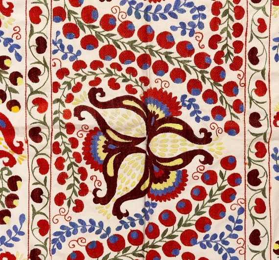 Tenture Murale Suzani Brodée Main - Style Vintage Art Déco - Coton Blanc Floral