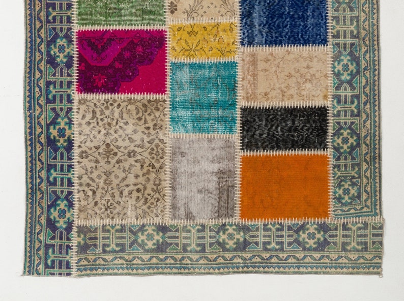 Nowoczesny turecki dywan patchworkowy z wzorem border, ręcznie robiony kolorowy wełniany dywan w stylu boho. NC1235 zdjęcie 5