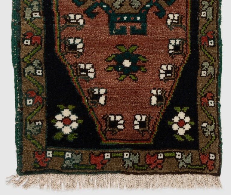 17インチ x 29インチのメダリオンデザインが特徴のヴィンテージ