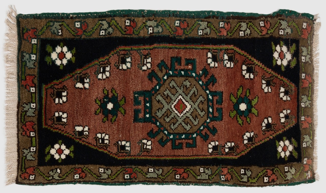 17インチ x 29インチのメダリオンデザインが特徴のヴィンテージ