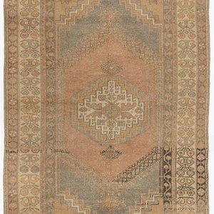 Tappeto da villaggio turco vintage annodato a mano da 3,7x6,7 piedi in colori tenui, 100% lana. NC1312