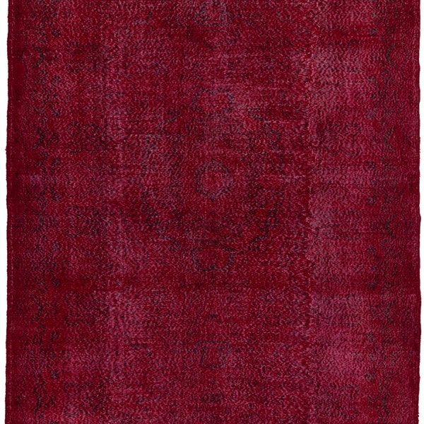 7.4x10 pies alfombra única hecha a mano de mediados de siglo del área turca de mediados de siglo teñida en rojo burdeos, ideal para interiores contemporáneos. ND178