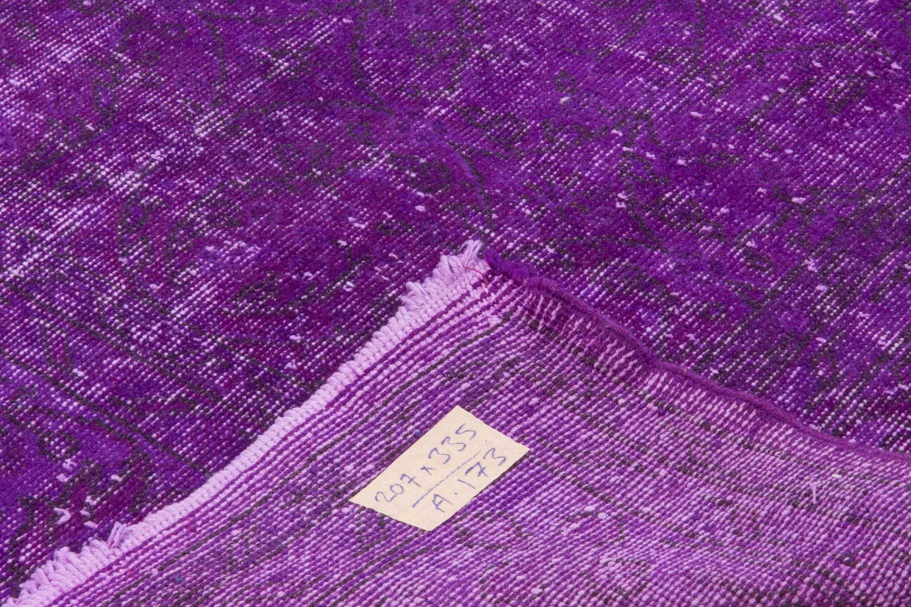 6.8 x 11フィートの手作りヴィンテージトルコ製エリアラグ。紫色に