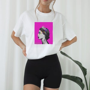 The Queen Short Sleeve Tee | Queen Elizabeth II Crewneck Shirt | God Save the Queen T-Shirt | Royal Family Shirt | RIP Queen