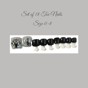 Silver Sparkle with Deer&#39;s Press-On Toe Nail Set - (Set of 18, Sizes 0-8)