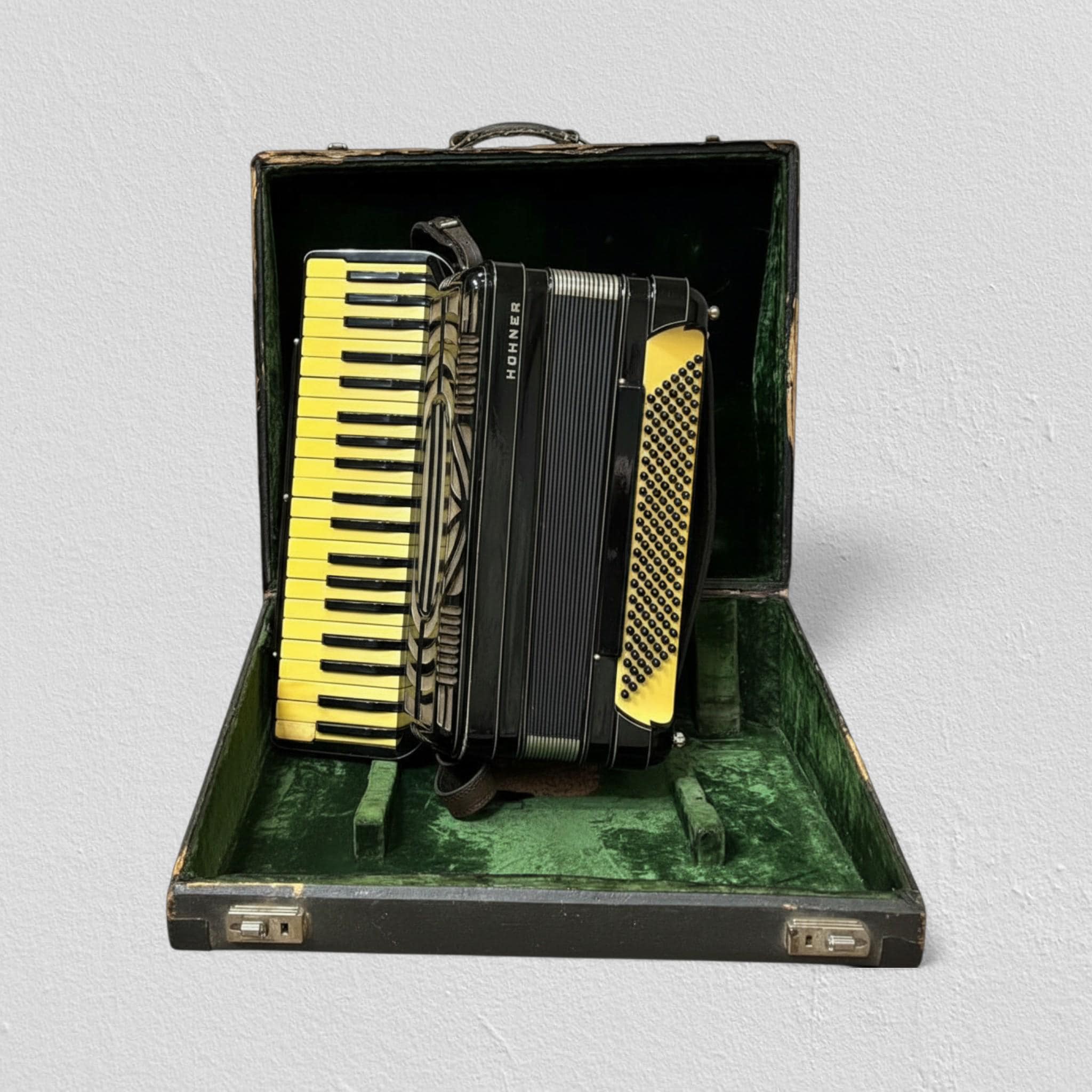 Hohner Tango V アコーディオン – 140 ベース、41 鍵 – ヴィンテージ 
