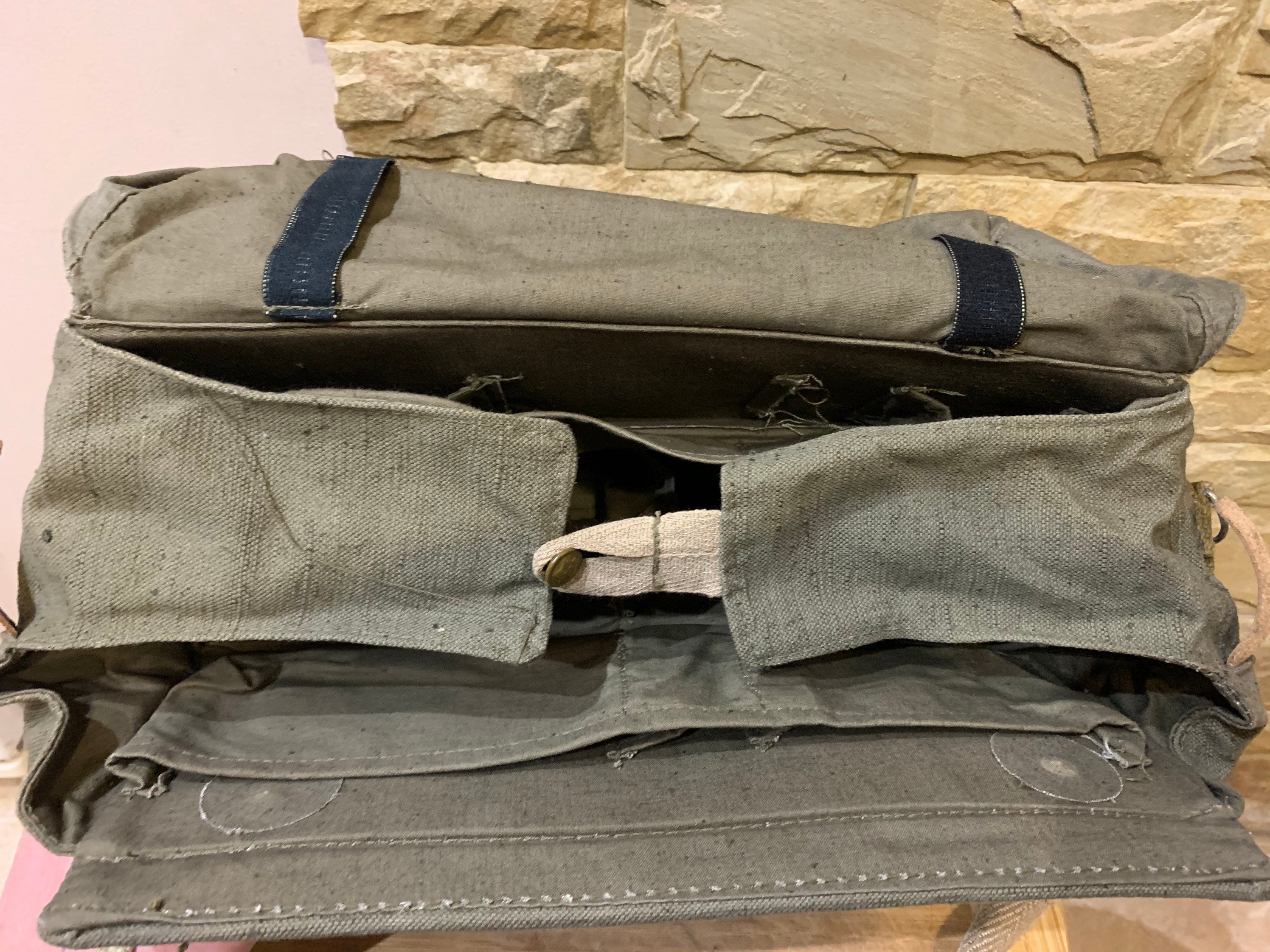 ヴィンテージ ソ連軍 メディックバッグ – 1980年代 野戦医療用 ヴィンテージ ソ連軍 メディックバッグ – 1980年代 野戦医療用