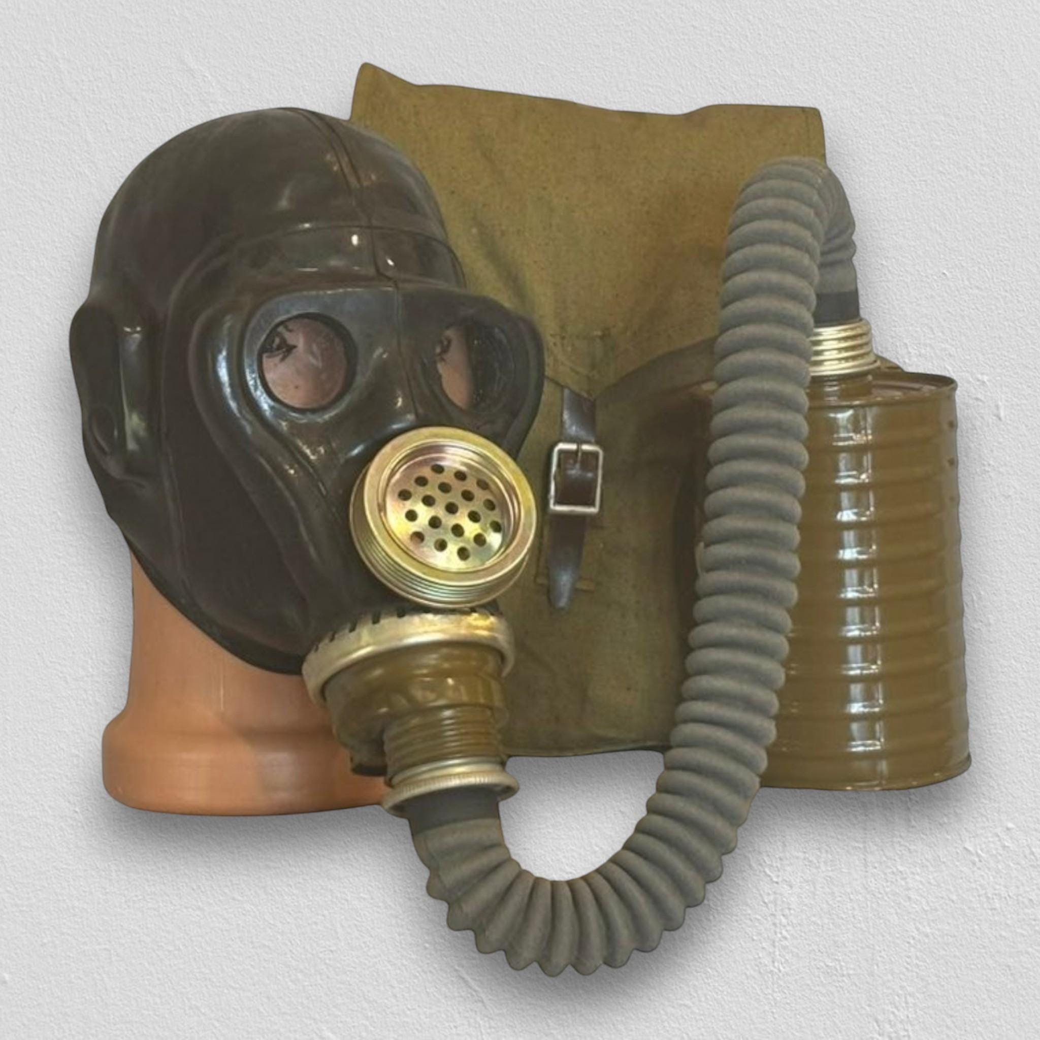 希少なヴィンテージ黒色ソ連製ShMSガスマスク ― 本物のソ連冷戦時代の