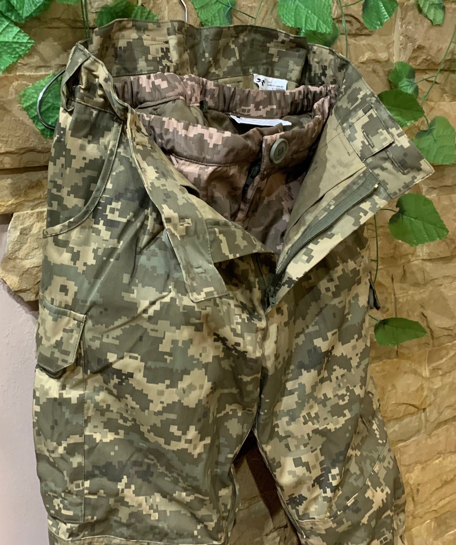 ウクライナ軍　作戦服+ズボン  冬服 ウクライナ軍 作戦服+ズボン 冬服 （冬の戦闘、ロシア軍が不利に
