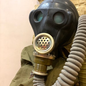 Rare Soviet Shms Black Gas Mask – Vintage Cold War Collectible