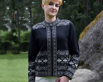 Navy Woolen Cardigan with Fair Isle pattern Nordic Icelandic sweater on the zipper for Women Woollana