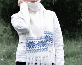 White Woolen winter Scarf with Blue Selbu stars Scandinavian Nordic Icelandic Fair isle pattern Soft and warm Jacquard scarf Woollana