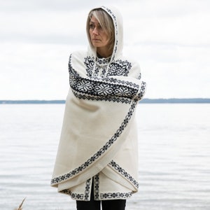 White Woolen poncho with Fair Isle flower pattern Nordic cape on the Norwegian clasps for Women Wide Icelandic cardigan Woollana